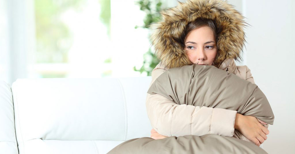 Почему сифонит из окна