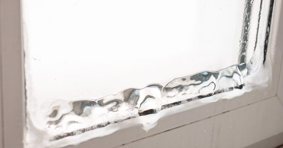 Чому пластикові вікна промерзають?