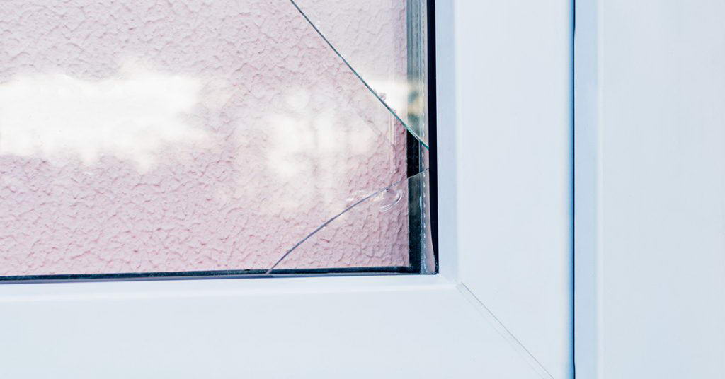 Що робити, якщо у склопакеті з’явилася тріщина