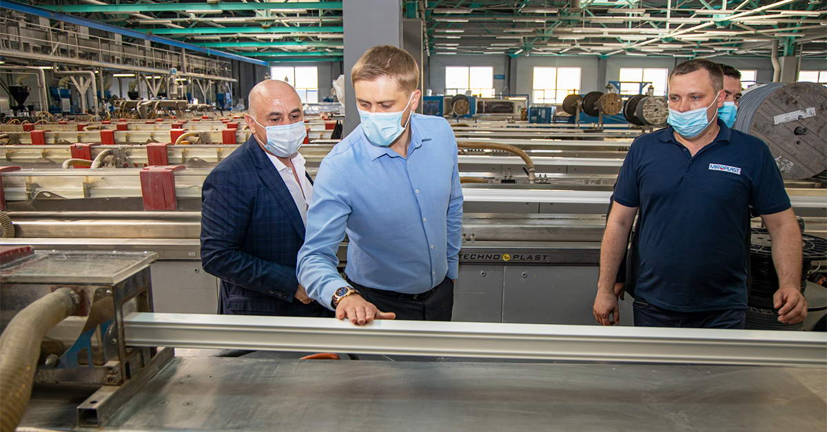 Візит голови ДніпроОДА Олександра Бондаренка на завод «МІРОПЛАСТ»